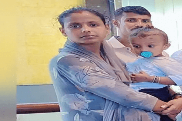 कर्ज से परेशान मां ने डेढ़ साल के मासूम संग ट्रेन के आगे कूदकर दी जान