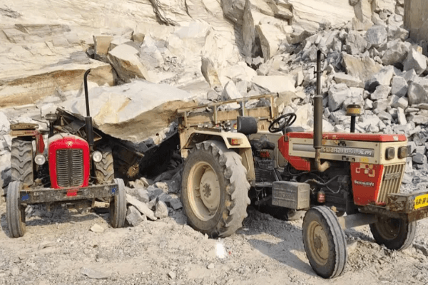 जयपुर के हरमाड़ा में पत्थर की खदान ढही, मजदूर मलबे में दबा, रेस्क्यू से टला बड़ा हादसा