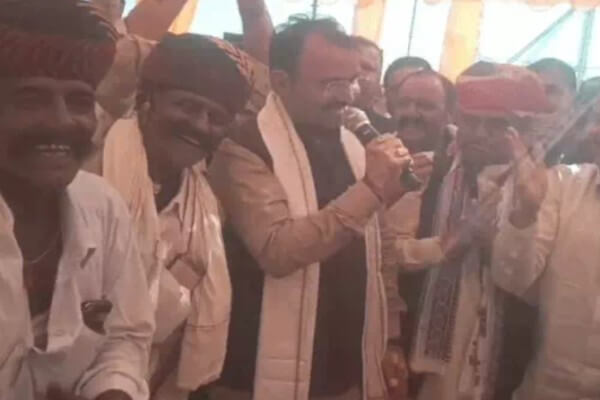 फागी के द्वारकाधीश मंदिर में लगा फूलडोल मेला, डिप्टी सीएम प्रेमचंद बैरवा ने गाए भजन और किया डांस