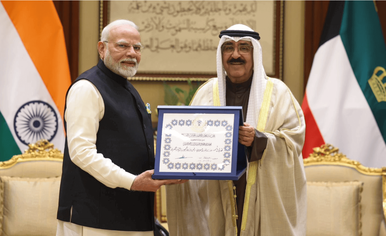 प्रधानमंत्री नरेंद्र मोदी को कुवैत के सर्वोच्च सम्मान 'ऑर्डर ऑफ मुबारक अल कबीर' से सम्मानित किया गया