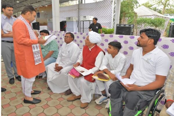 मुख्यमंत्री भजनलाल शर्मा ने जनसुनवाई में सुनी लोगों की समस्याएं, अधिकारियों को दिए त्वरित समाधान के निर्देश