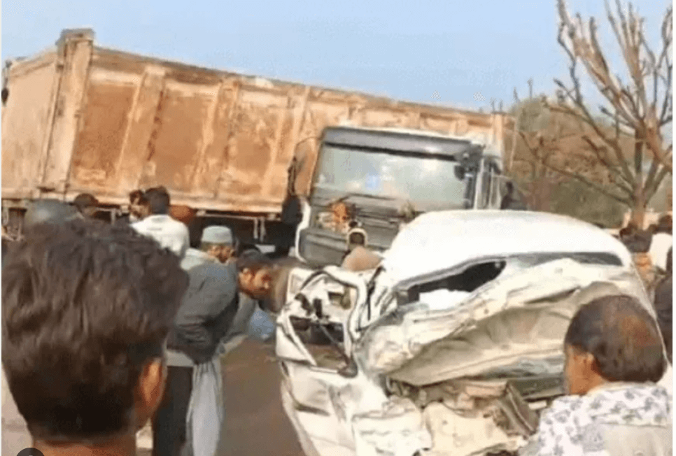 भीलवाड़ा नेशनल हाईवे-758 पर बीगोद थाना क्षेत्र में नए साल पर भीषण सड़क हादसा, डंपर की टक्कर से 8 साल के बच्चे सहित 3 की मौत, मां-बेटी गंभीर