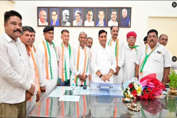 निकाय-पंचायत चुनाव से पहले कांग्रेस में खींचतान, बाड़मेर-अजमेर के नेताओं ने डोटासरा के सामने खोला शिकायतों का पिटारा