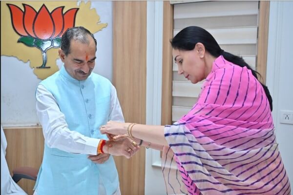 भाजपा प्रदेश कार्यालय में दीया कुमारी ने मदन राठौड़ को बांधी राखी, रक्षाबंधन की दी शुभकामनाएं