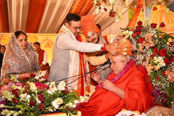 जगद्गुरु रामभद्राचार्य ने मुख्यमंत्री भजनलाल शर्मा की सराहना की, कहा—राजनीतिक क्षितिज लंबे समय तक जगमगाएगा