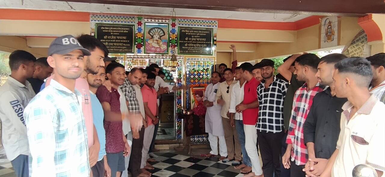 रक्तदान शिविर में 32 यूनिट रक्तदान, वरिष्ठ पत्रकार मनोज तिवाडी ने किया 44 वीं बार रक्तदान
