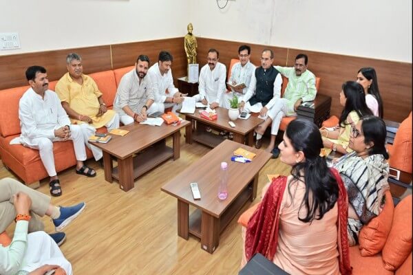 नारीशक्ति वंदन कार्यक्रम की तैयारियों को लेकर भाजपा प्रदेश अध्यक्ष मदन राठौड़ की अहम बैठक