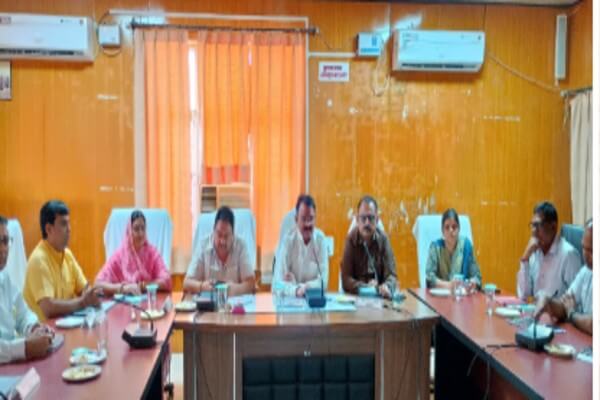 उपमुख्यमंत्री डॉ. प्रेमचंद बैरवा ने राजसमंद में राज्यभर चलाये जा रहे ग्रामीण एवं शहरी सेवा शिविरों की विस्तृत प्रगति की समीक्षा की समीक्षा कर दिये सख्त निर्देश