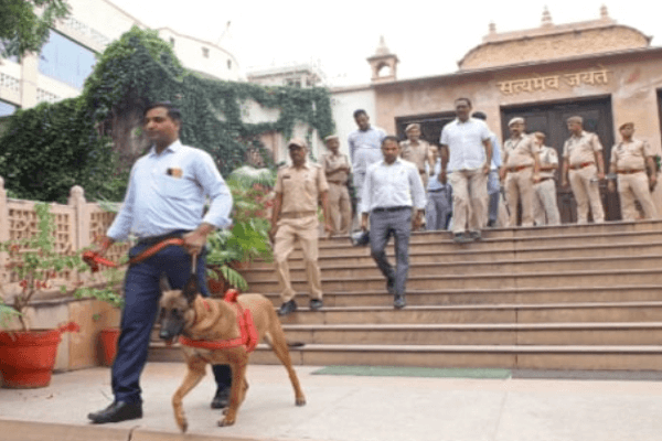 हाईकोर्ट को उड़ाने की धमकी: राजस्थान हाईकोर्ट के ऑफिशियल ई-मेल पर ‘6 RDX ब्लास्ट’ की धमकी, 2 घंटे रूके रहे न्यायिक कार्य; FIR दर्ज, पुलिस जांच में जुटी