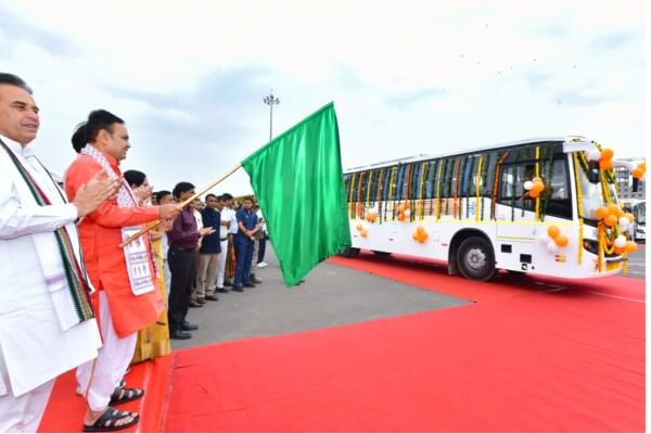 राजस्थान दिवस पर मुख्यमंत्री भजनलाल शर्मा ने 207 नई रोडवेज बसों को हरी झंडी, 700 महिलाओं को हेलमेट वितरण