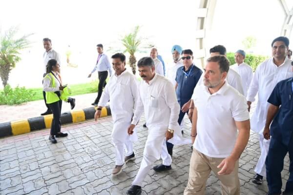 राहुल गांधी पहुंचे पुष्कर, कांग्रेस के राष्ट्रीय चिंतन शिविर के समापन सत्र को करेंगे संबोधित
