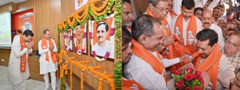 भारतीय जनता पार्टी के प्रदेश अध्यक्ष मदन राठौड़ प्रदेश संगठन महामंत्री के रूप में अजेय कुमार का स्वागत करते हुए