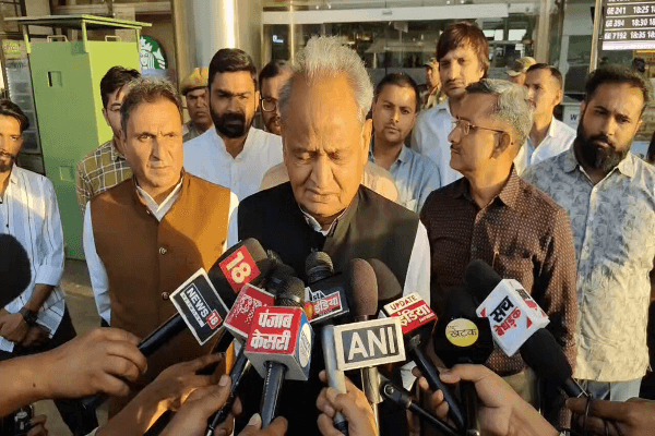 पहलगाम आतंकी हमले की अशोक गहलोत ने की कड़ी निंदा, कहा— ‘मानवता पर कलंक’, जयपुर के नीरज उधवानी की हत्या पर जताया शोक