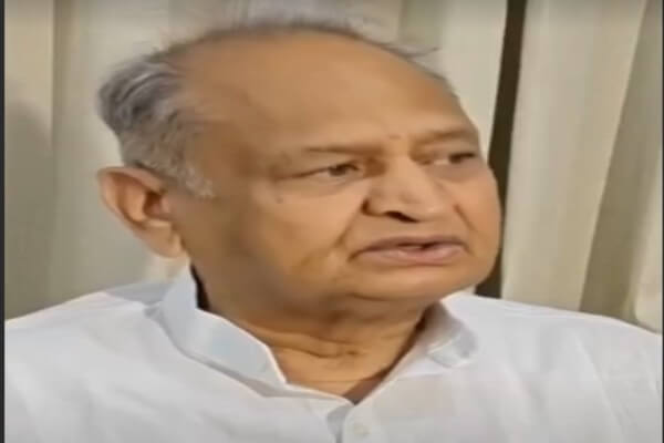 धनखड़ के इस्तीफे पर बोले गहलोत– आरएसएस-भाजपा का नया मूव या दबाव की राजनीति? उठाए कई गंभीर सवाल