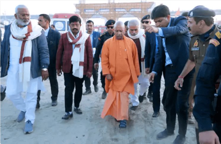 प्रयागराज महाकुंभ: गीता प्रेस कैंप में आग, 180 कॉटेज जले, सीएम योगी और पीएम मोदी ने लिया हालात का जायजा
