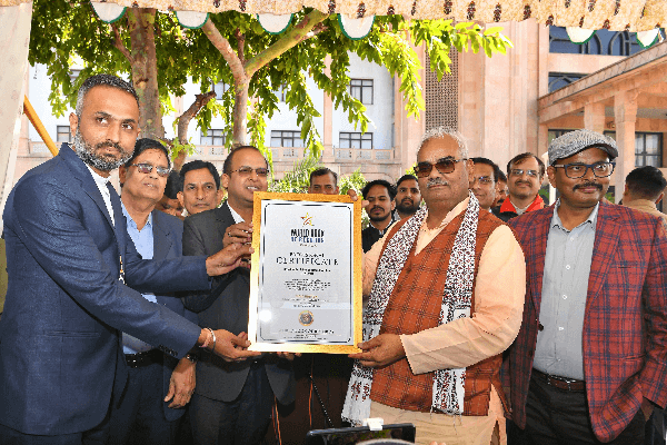 सूर्य नमस्कार में राजस्थान ने बनाया विश्व रिकॉर्ड, शिक्षा मंत्री ने ग्रहण किया प्रमाण पत्र