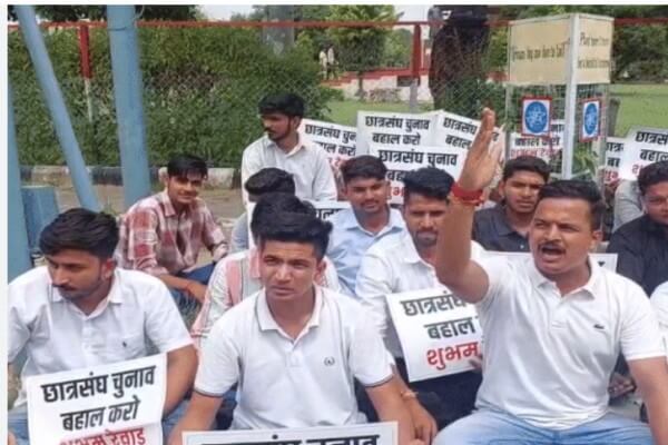 राजस्थान विश्वविद्यालय में छात्रसंघ चुनाव पर विवाद गहराया, छात्रों ने आंदोलन तेज करने की दी चेतावनी