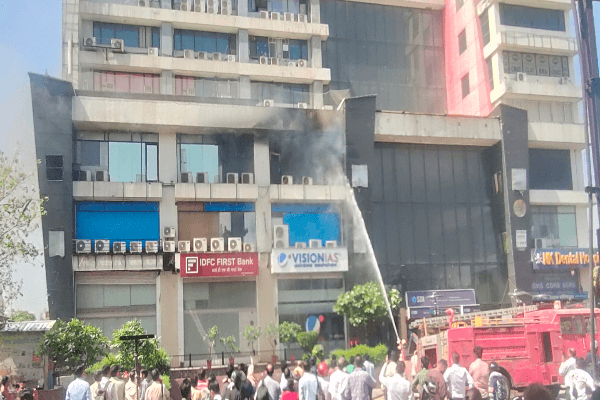 जयपुर के अपेक्स मॉल में भीषण आग, तीसरी मंजिल के शोरूम जलकर राख, दमकल की दो घंटे की मशक्कत