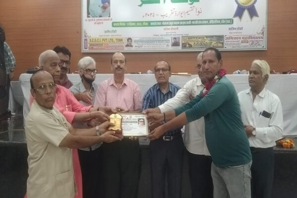 10 वां अवॉर्ड्स समारोह: राजस्थान का पंछी टोंक के ब्यूरो प्रमुख रोशन शर्मा को मिला स्वर्गीय हनुमान सिंहल पत्रकारिता सेवा अवॉर्ड