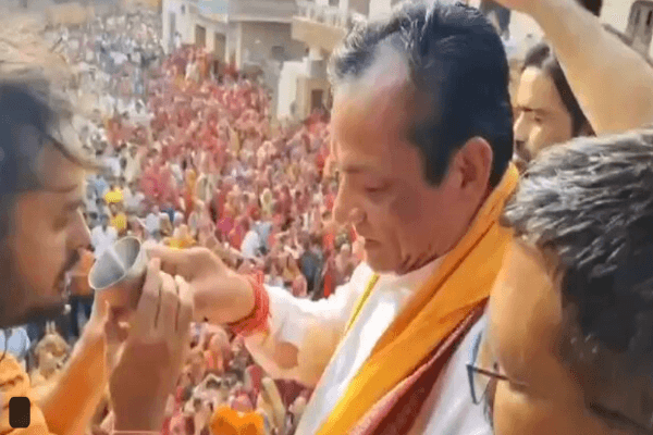 जालोर: दो दिन से आमरण अनशन पर बैठे अभयदास महाराज ने मंत्री जोराराम की समझाइश पर अनशन तोड़ा, समर्थकों संग किए बायोसा माताजी के दर्शन