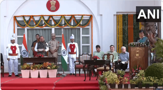 आतिशी बनीं दिल्ली की 17 वीं मुख्यमंत्री, 5 कैबिनेट मंत्रियों ने भी ली शपथ