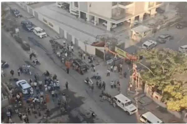 जयपुर के 10 मंजिला अपार्टमेंट में भीषण आग, हाइड्रोलिक फायर ब्रिगेड से दो परिवारों का रेस्क्यू