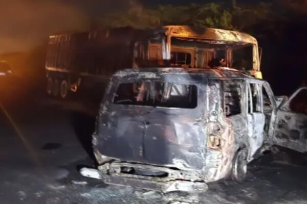 ट्रेलर और स्कॉर्पियो की आमने-सामने टक्कर में आग लगने से 4 की मौत, एक गंभीर घायल 