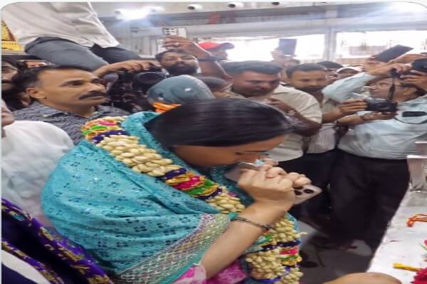 खाटूश्यामजी में डिप्टी सीएम दीया कुमारी ने किए दर्शन, विकास कार्यों का लिया जायजा