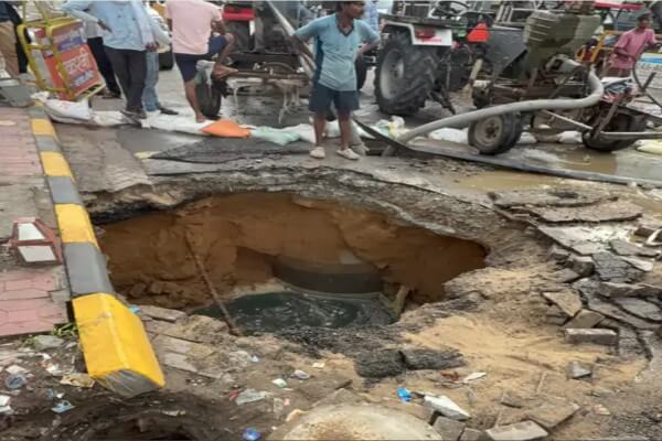 जयपुर एमआई रोड पर 15 फीट गहरा धँसाव, ट्रैफिक बुरी तरह प्रभावित