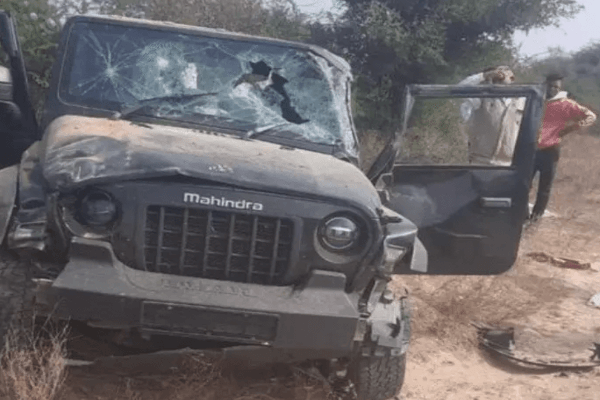 युवती को भगा ले जाने वाले युवक पर ग्रामीणों का कहर, गाड़ी दौड़ाकर पकड़कर पीटा, नाक काटी