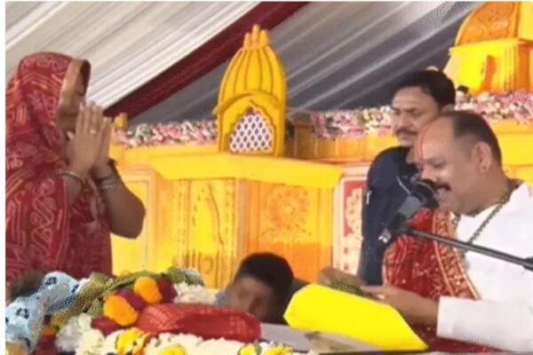 कलयुग में भ्रष्टाचार की बढ़ी कीमत, आडंबर से मिलती है प्रतिष्ठा: पंडित प्रदीप मिश्रा