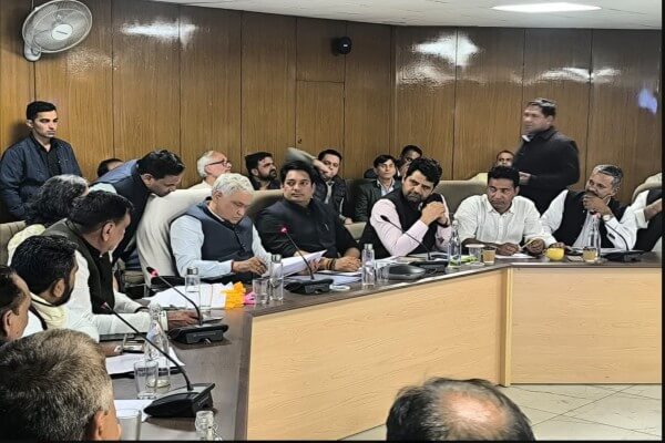 चूरू के किसानों और कृषि मंत्री डॉ. किरोड़ी लाल मीणा के बीच बनी सहमति: 500 करोड़ के लंबित फसल बीमा क्लेम पर समाधान की दिशा में बड़ा कदम