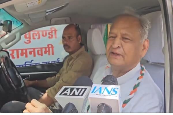 पंचायत और निकाय चुनाव टालने को लेकर संवैधानिक ब्रेकडाउन का आरोप और राष्ट्रपति-राज्यपाल से हस्तक्षेप की मांग: अशोक गहलोत 