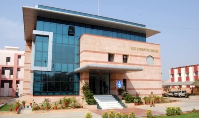 एसीबी की एसआईटी ने रिटायर्ड आईएएस सुबोध अग्रवाल सहित 15 आरोपियों के जयपुर, बाड़मेर, दिल्ली के अलावा 15 ठिकानों पर छापेमारी