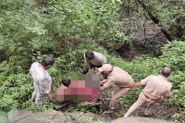 माउंट आबू में सेल्फी लेते वक्त दर्दनाक हादसा, 300 फीट गहरी खाई में गिरा पर्यटक, मौत