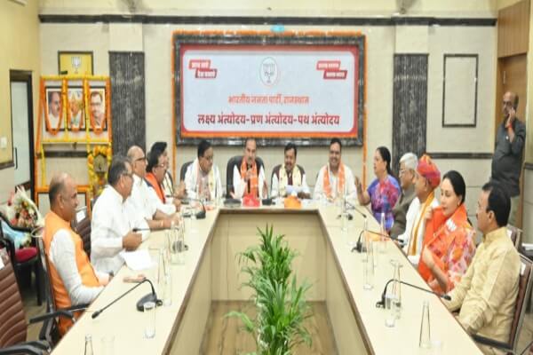 भाजपा मुख्यालय पर  राष्ट्रीयअध्यक्ष नितिन नवीन ने ली बैठक: संगठन विस्तार और जनकल्याणकारी योजनाओं के प्रचार पर बनी रणनीति