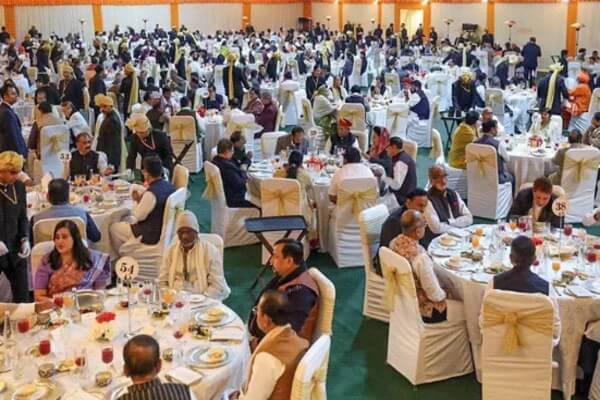 प्रधानमंत्री नरेंद्र मोदी ने गुरुवार को एनडीए सांसदों के लिए अपने आवास पर विशेष डिनर का आयोजन