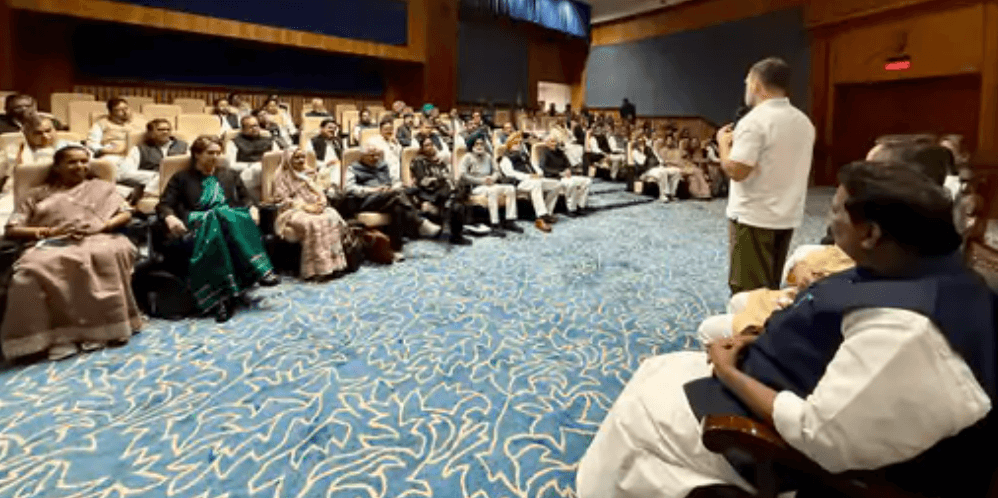 शशि थरूर फिर गैरहाजिर: राहुल गांधी की अध्यक्षता वाली कांग्रेस संसदीय बैठक में नहीं पहुंचे, लगातार तीसरी महत्वपूर्ण बैठक से दूरी