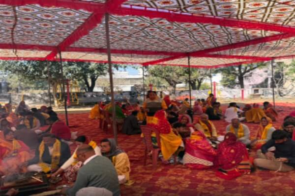 विश्व कल्याण के लिए अशोक विहार में नोकुंडीय गायत्री यज्ञ संपन्न