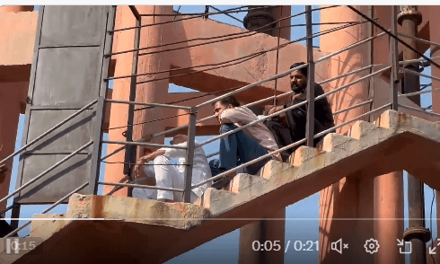 जयपुर में पानी की टंकी पर धरना दे रहे युवकों ने मंत्री किरोड़ी लाल मीणा के समझाने पर खत्म किया प्रदर्शन