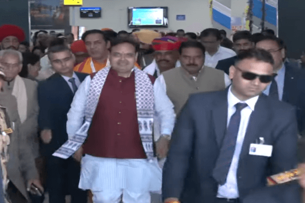 मुख्यमंत्री भजनलाल शर्मा प्रयागराज महाकुंभ पहुंचे, गंगा स्नान के बाद 2:30 बजे कैबिनेट बैठक