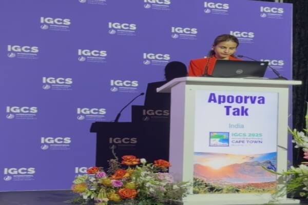 केपटाउन ग्लोबल समिट में भारत का प्रतिनिधित्व: डॉ. अपूर्वा टाक ने पेश किया इनोवेटिव ‘अपूर्वा स्मार्टफोन एप’, अब कैंसर पेशेंट की रियल-टाइम मॉनिटरिंग होगी आसान