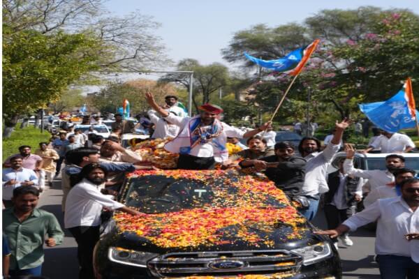 NSUI के राष्ट्रीय अध्यक्ष बनने के बाद विनोद जाखड़ का जयपुर में भव्य स्वागत, छात्रसंघ चुनाव बहाली की उठाई मांग