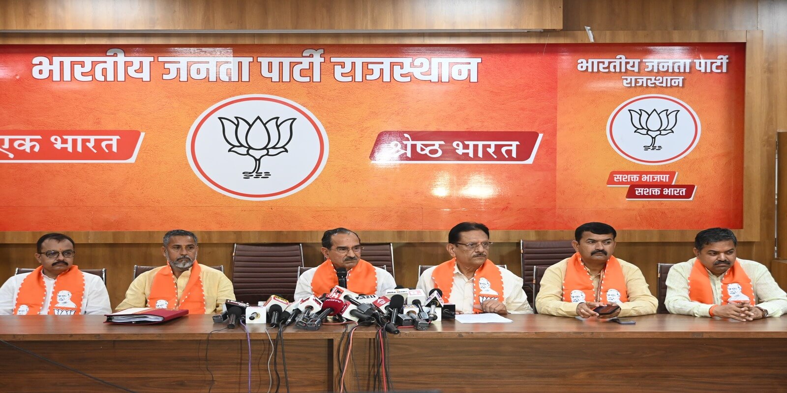जनप्रतिनिधियों को अपने व्यवहार में रखनी चाहिए शालीनता और धैर्य, इन गुणों से किसी भी आवेशित व्यक्ति को भी किया जा सकता है शांतः मदन राठौड़