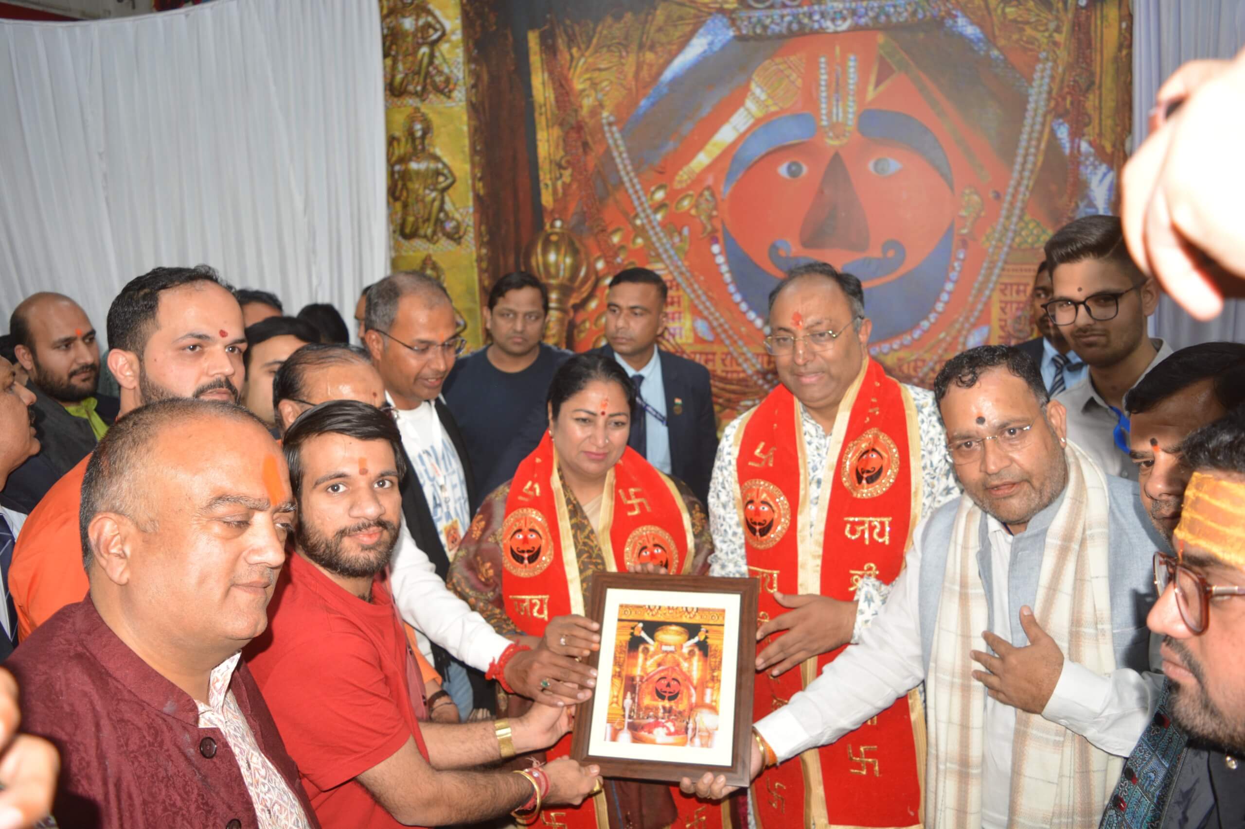 दिल्ली की मुख्यमंत्री रेखा गुप्ता ने सालासर बालाजी में टेका माथा