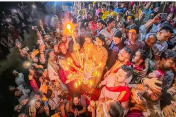 बागेश्वर धाम के धीरेंद्र कृष्ण शास्त्री, बोले— चादर चढ़ाने से बेहतर पितरों के लिए करें पिंडदान,पुष्कर सरोवर की आरती और ब्रह्मा के किए दर्शन