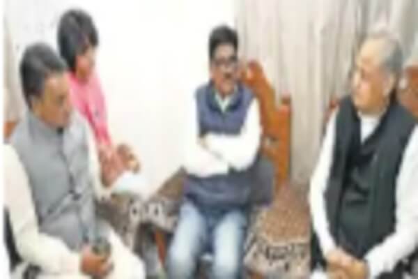 वक्फ बोर्ड पूर्व चेयरमैन खानु खान बुधवाली के पिता के निधन पर अशोक गहलोत ने जताया शोक