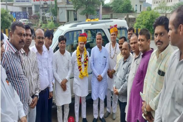 अजमेर आगमन पर वैभव गहलोत और धर्मेंद्र राठौड़ का भव्य स्वागत, कांग्रेस कार्यकर्ताओं ने सौंपी संगठनात्मक रिपोर्ट