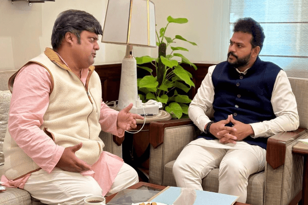 सांसद दुष्यंत सिंह ने नागरिक उड्डयन मंत्री से की मुलाकात, कोलाना एयर स्ट्रिप के विकास पर चर्चा