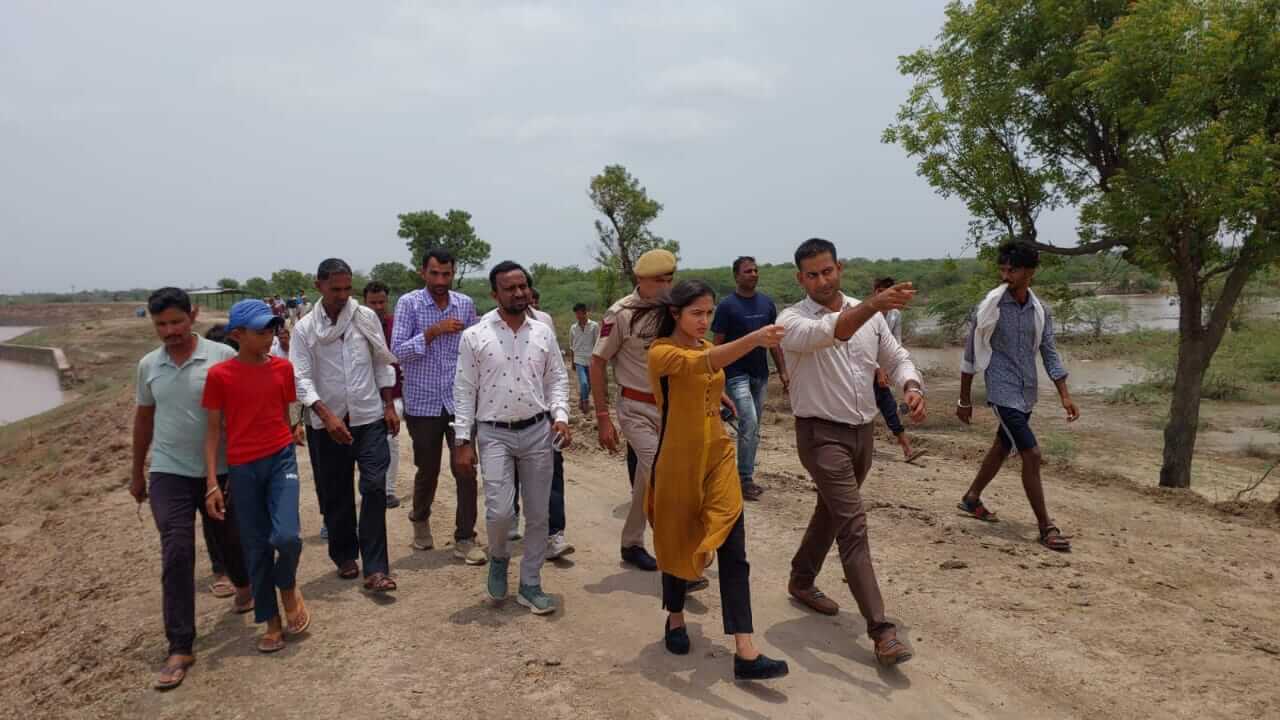 कलक्टर डॉ. सौम्या झा ने किया भारी बारिश से प्रभावित इलाकों का दौरा, अधिकारियों को राहत और बचाव कार्य जारी रखने के दिए निर्देश
